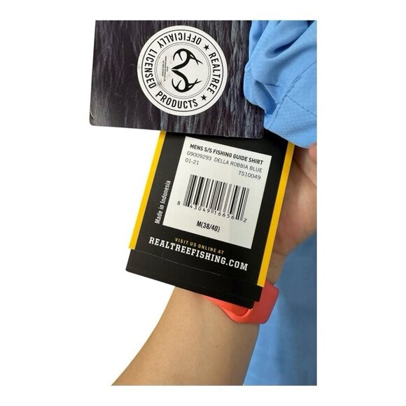 New REAL TREE Men’s  Blue Fishing Vented Shirt UPF 40 Pockets  Size Medium - Picture 3 of 6